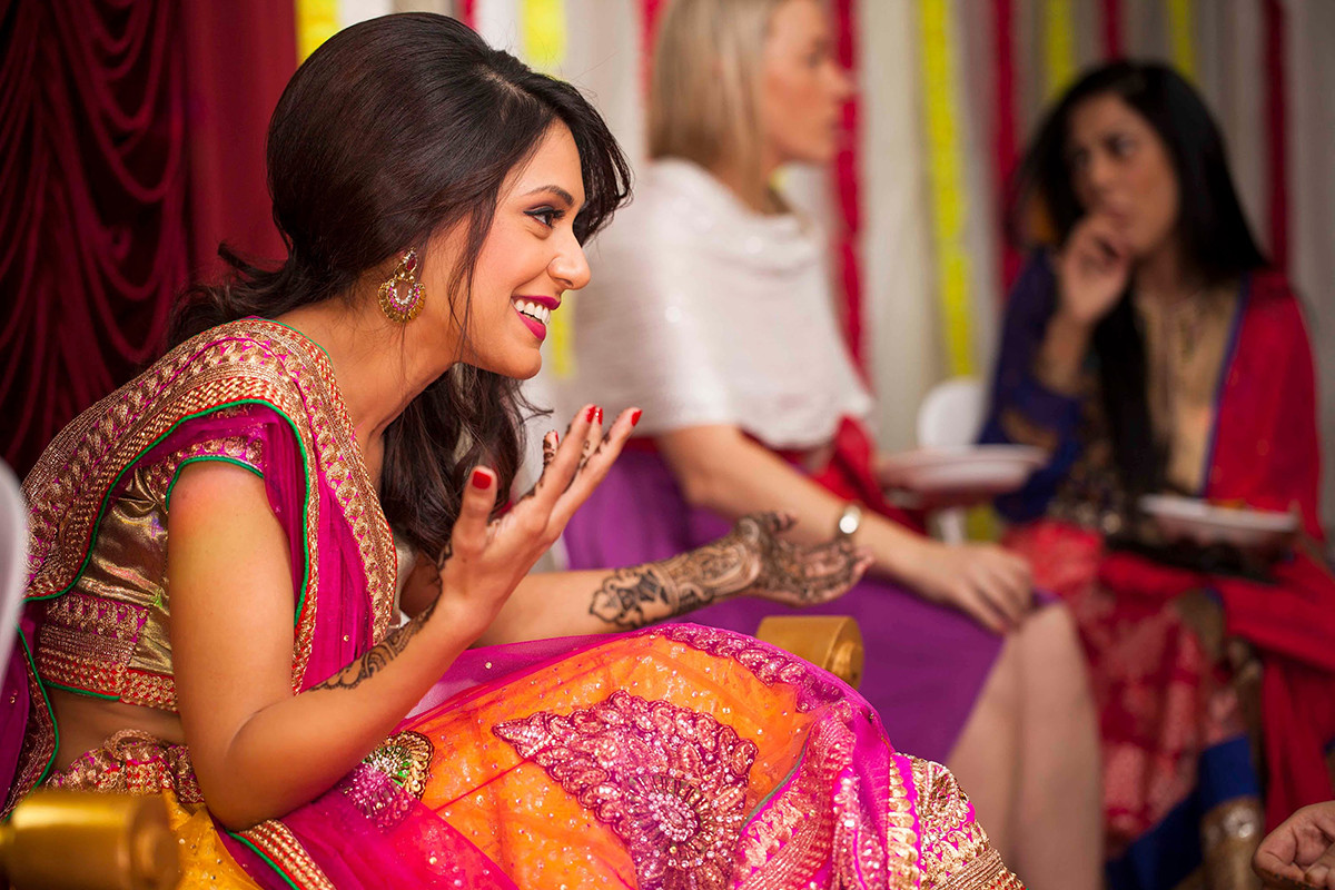 Isn't her smile disarming? by Sagar Makwana Wedding-photography Bridal-mehendi | Weddings Photos & Ideas