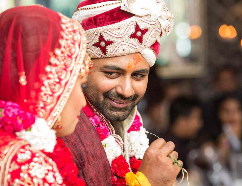 Stealing a glimpse of the beautiful bride by Sagar Makwana Wedding-photography | Weddings Photos & Ideas