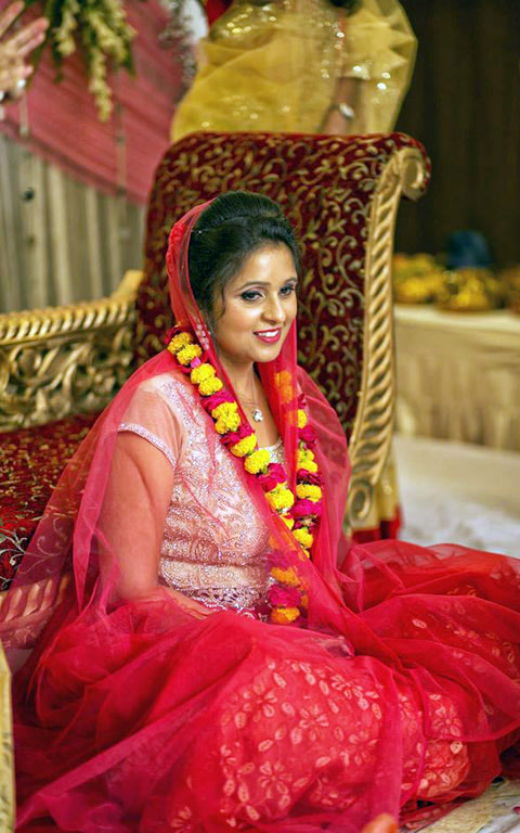 Simple Bride On Her Roka by Nazzare Photography Wedding-photography Bridal-jewellery-and-accessories Bridal-makeup | Weddings Photos & Ideas