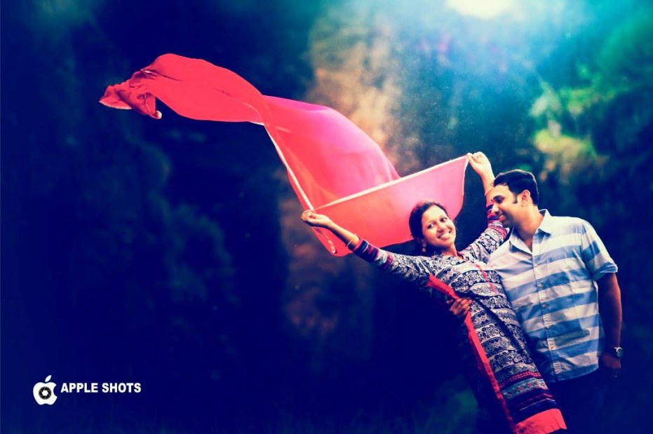The Flowing Dupatta coloured with Love by Abdul Aneez Wedding-photography | Weddings Photos & Ideas