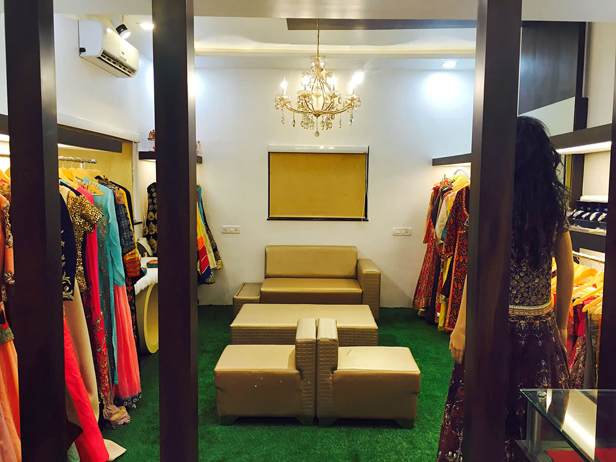 Showroom With Artistic Chandelier by Anshuma Vaidya Bora Modern | Interior Design Photos & Ideas