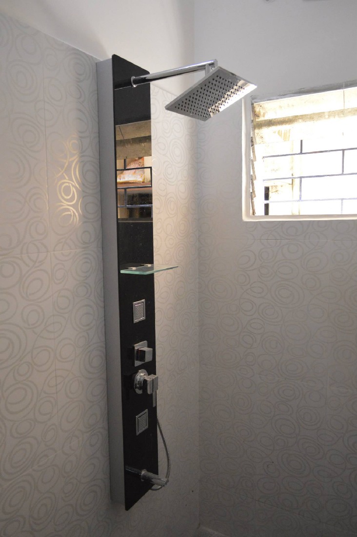 Modern bathroom fittings by Jogi Societa LLP Bathroom Modern | Interior Design Photos & Ideas