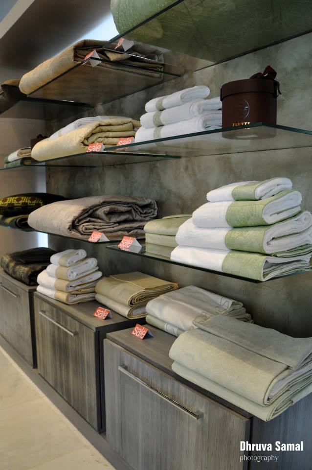 Clothing Outlet by Dhruva Samal & Associates | Interior Design Photos & Ideas