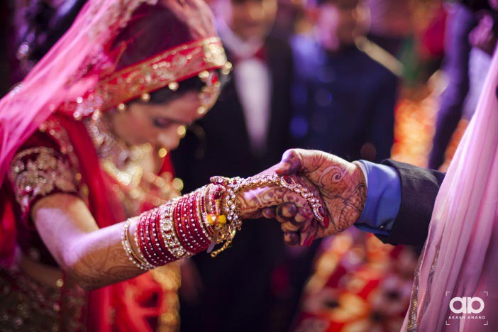 A stunning bracelet for the bride. by Akash Anand Photography Wedding-photography | Weddings Photos & Ideas