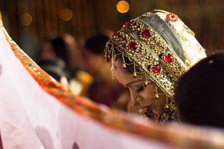 A pretty bride on her wedding day. by Akash Anand Photography Wedding-photography | Weddings Photos & Ideas