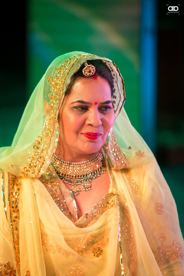 Beautiful mother of the bride. by Akash Anand Photography Wedding-photography | Weddings Photos & Ideas