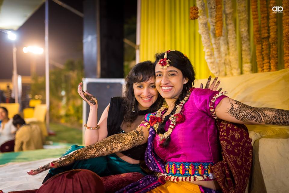 Happy bride-to-be on her mehendi. by Akash Anand Photography Wedding-photography Bridal-mehendi | Weddings Photos & Ideas