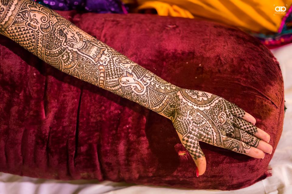 A stunning mehendi design. by Akash Anand Photography Wedding-photography | Weddings Photos & Ideas