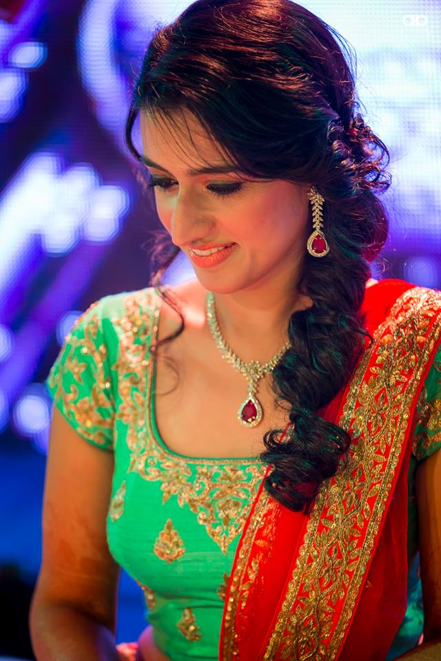 A pretty bride wearing diamond jewellery. by Akash Anand Photography Wedding-photography Bridal-jewellery-and-accessories | Weddings Photos & Ideas