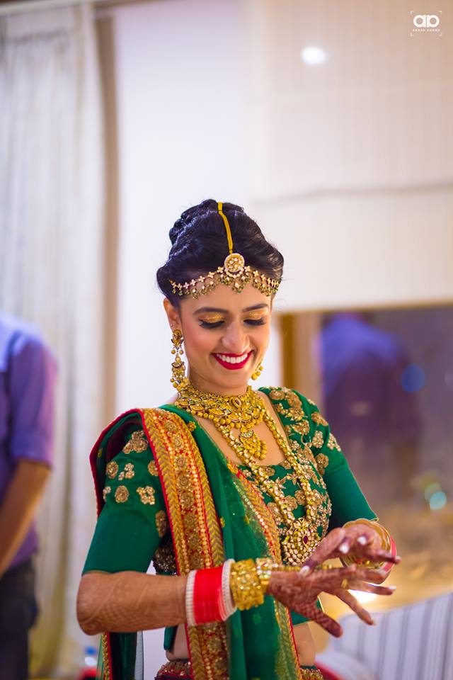 A candid moment of the bride. by Akash Anand Photography Wedding-photography | Weddings Photos & Ideas