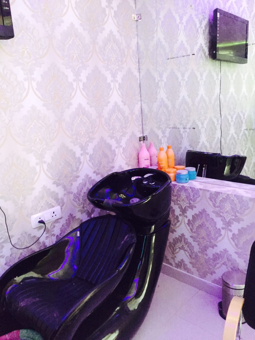 Salon Hairwash Chair by Arpit Khurana Contemporary | Interior Design Photos & Ideas
