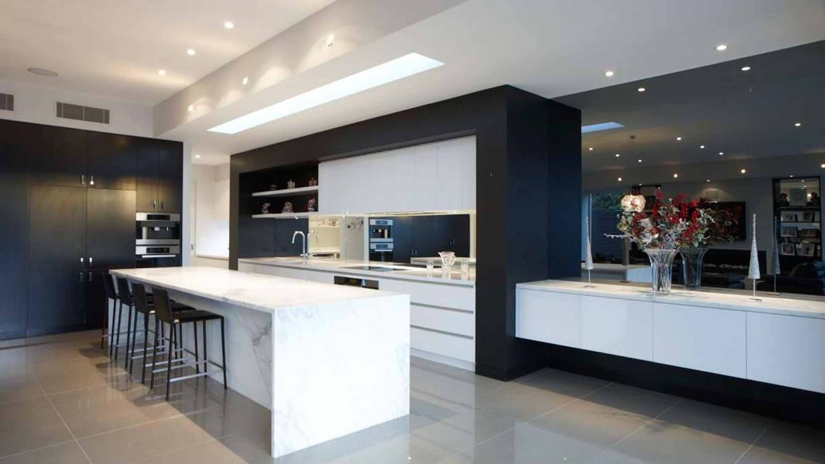 Spacious kitchen With Modern Appliances by Hemant Sahni Modular-kitchen Contemporary | Interior Design Photos & Ideas