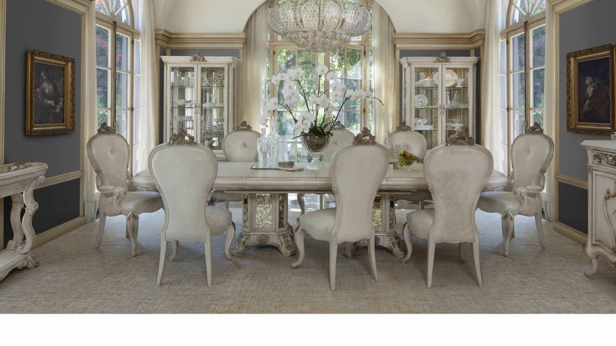 Lavish dining area by Hemant Sahni Dining-room Traditional | Interior Design Photos & Ideas