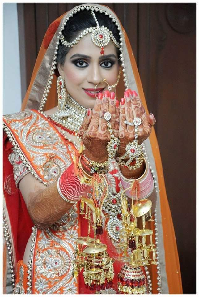 Polki And Kundan Mathapatti With Bold Wedding Make Up by Preeti Sharma Wedding-photography Bridal-jewellery-and-accessories Bridal-makeup | Weddings Photos & Ideas