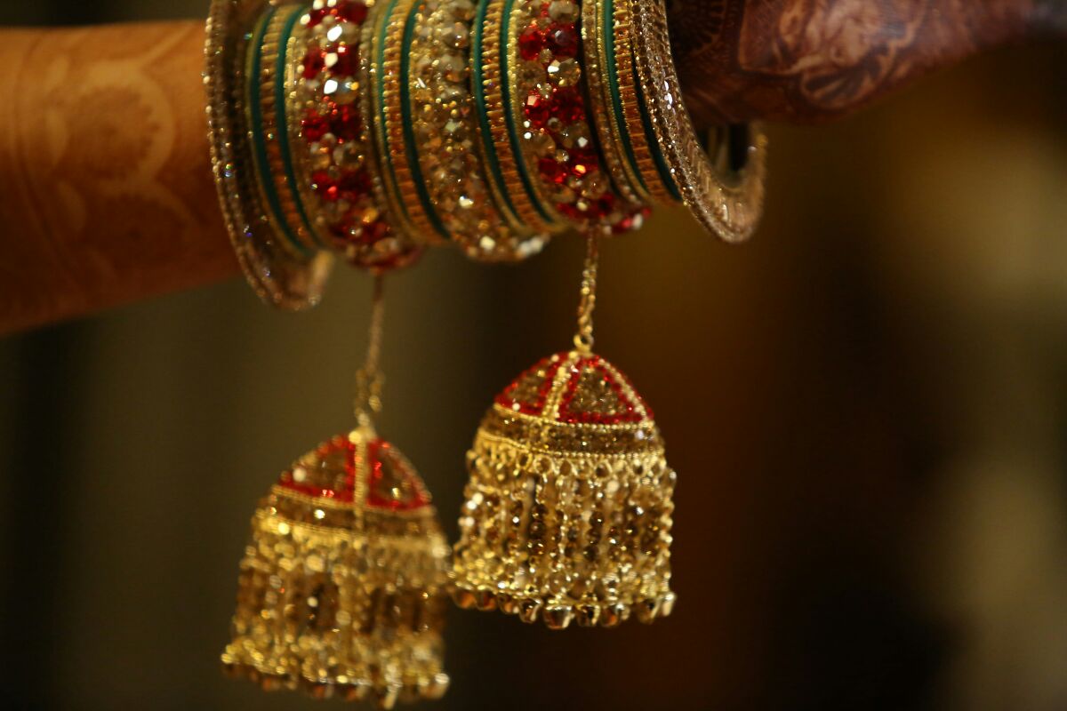 An armful of jewelry by Momento Perfecto Wedding-photography | Weddings Photos & Ideas