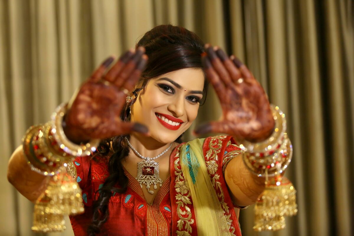 Bride Wearing Exceptional Diamond Necklace by Preeti Sharma Wedding-photography Bridal-jewellery-and-accessories Bridal-makeup | Weddings Photos & Ideas