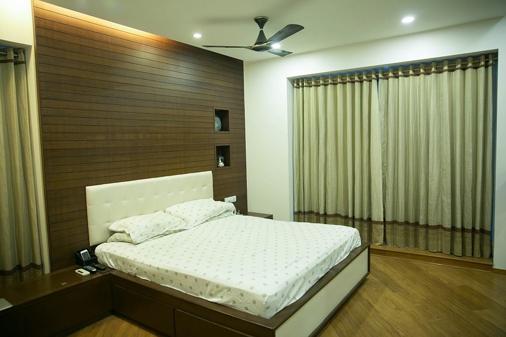 Spacious Bedroom by DesignStory Bedroom | Interior Design Photos & Ideas