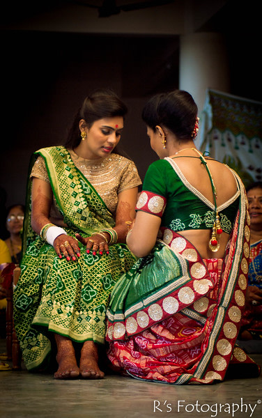 Special traditions! by Roma Patel Photography Wedding-photography | Weddings Photos & Ideas