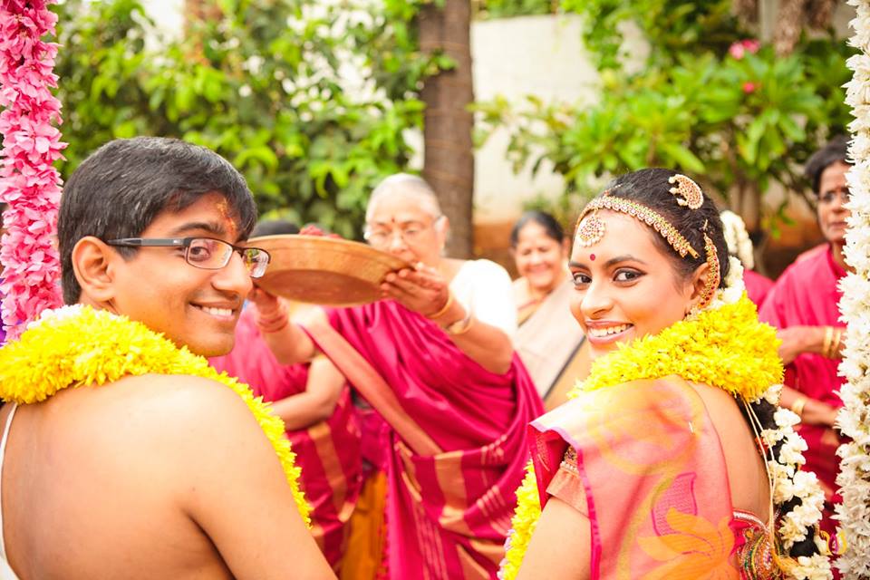 Glancing back by Photo Alchemy Wedding-photography | Weddings Photos & Ideas
