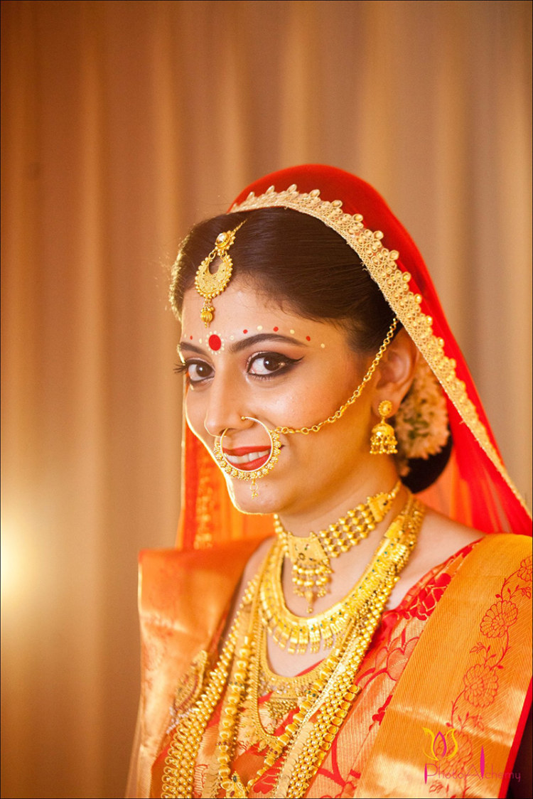Beautiful bengali bride by Photo Alchemy Wedding-photography Bridal-jewellery-and-accessories | Weddings Photos & Ideas