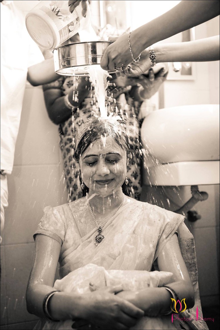 Bathe ritual by Photo Alchemy Wedding-photography | Weddings Photos & Ideas