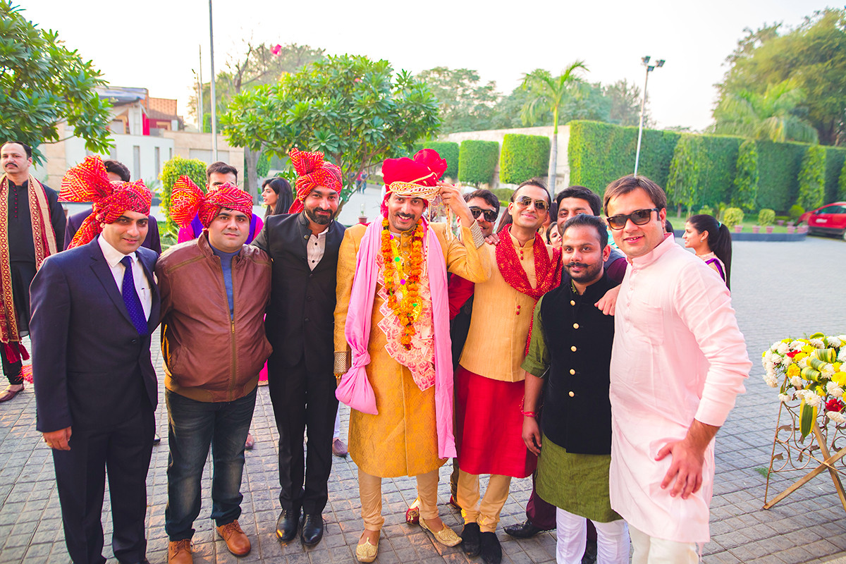 Here comes the groom! by Studio RGB Wedding-photography | Weddings Photos & Ideas