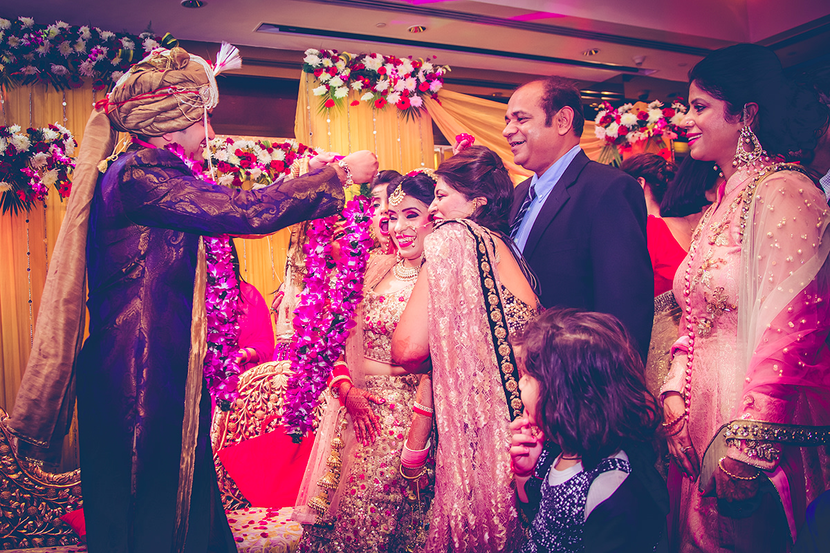 The garlands of love! by Studio RGB Wedding-photography | Weddings Photos & Ideas