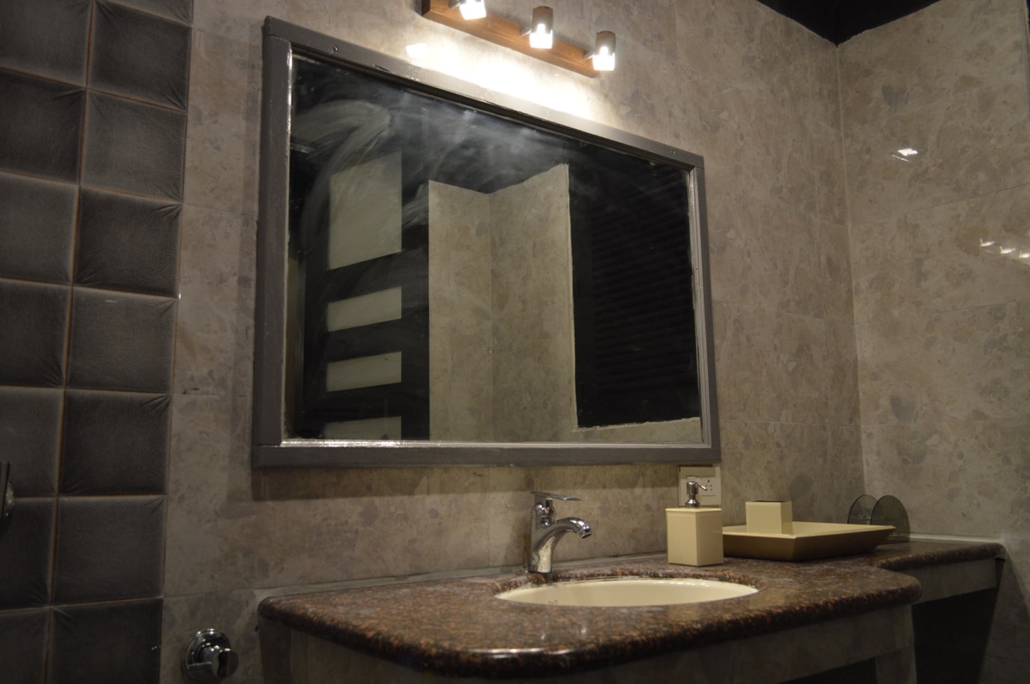 Mirror Maze by Urban Upgrade Interiors Modern | Interior Design Photos & Ideas
