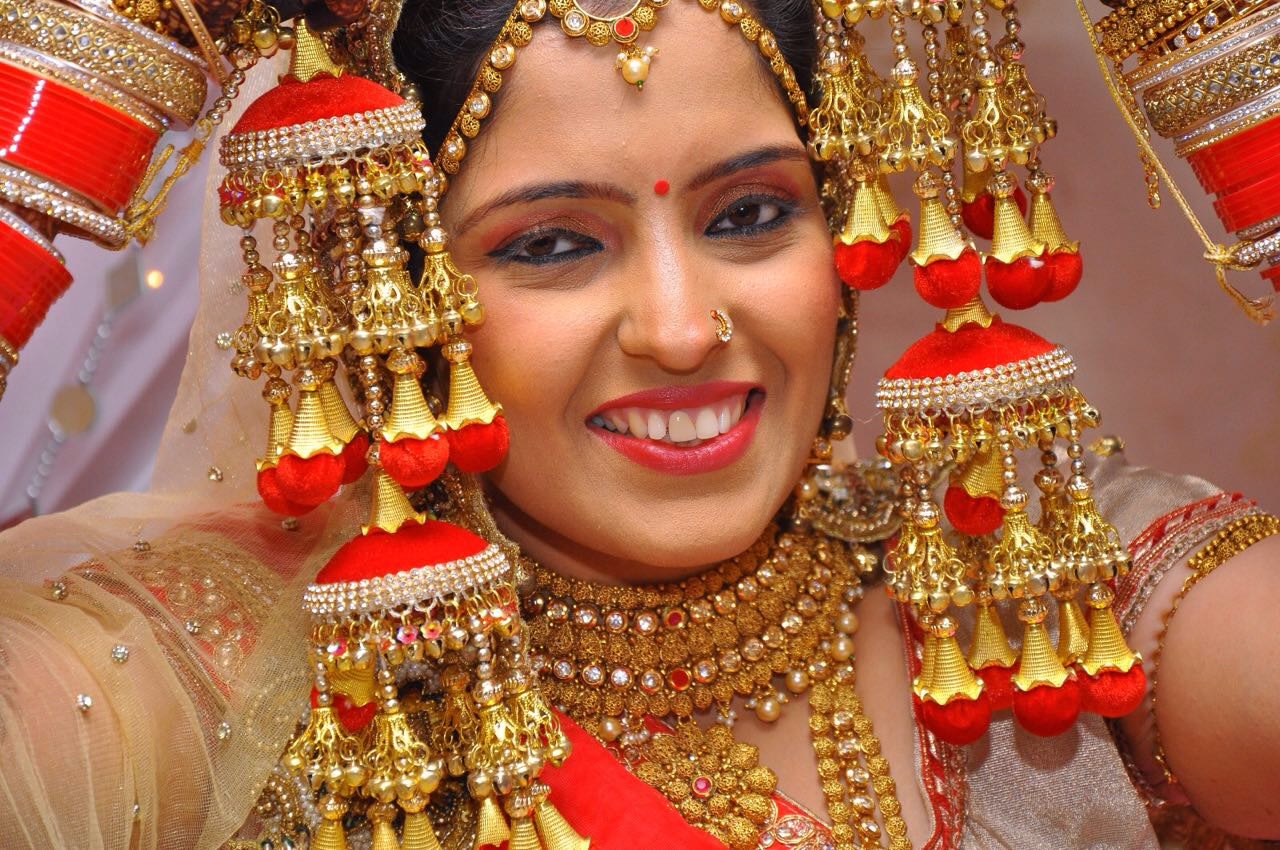 Bridal portrait by Heena Video Wedding-photography Bridal-jewellery-and-accessories Bridal-makeup | Weddings Photos & Ideas