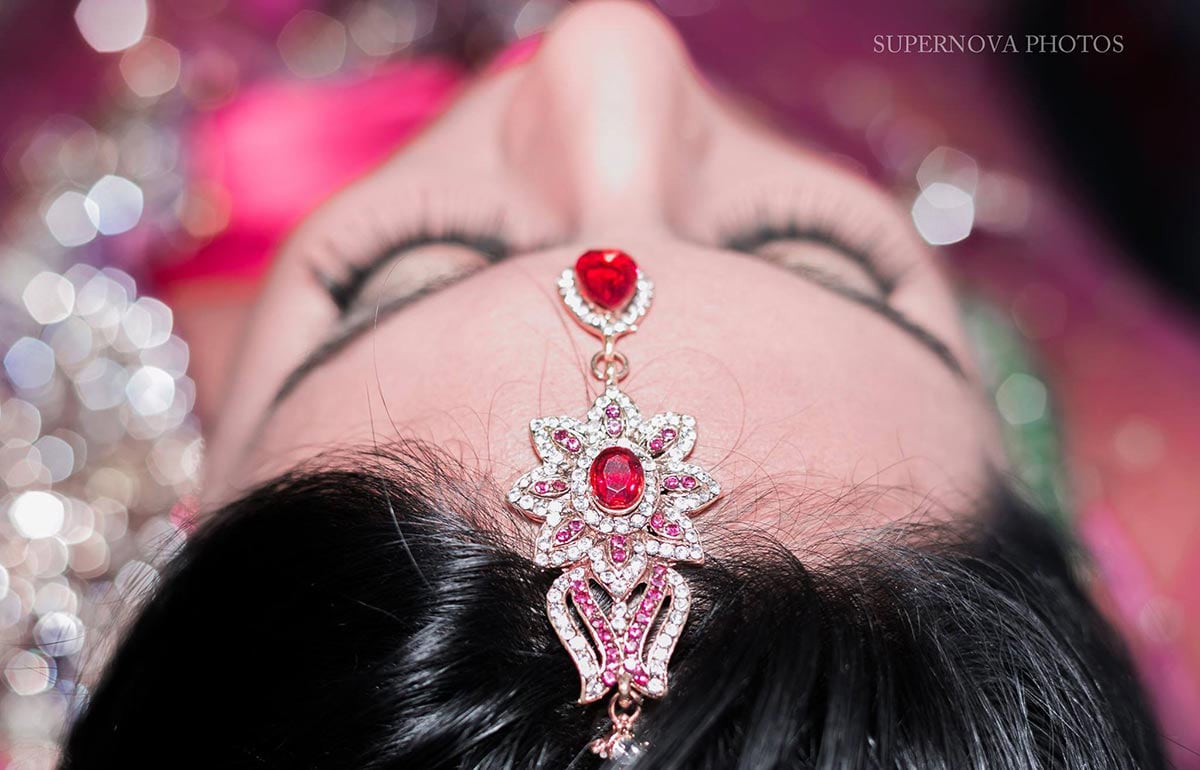 Bridal gemstoned maang tikka by Supernova Photos Wedding-photography Bridal-jewellery-and-accessories | Weddings Photos & Ideas