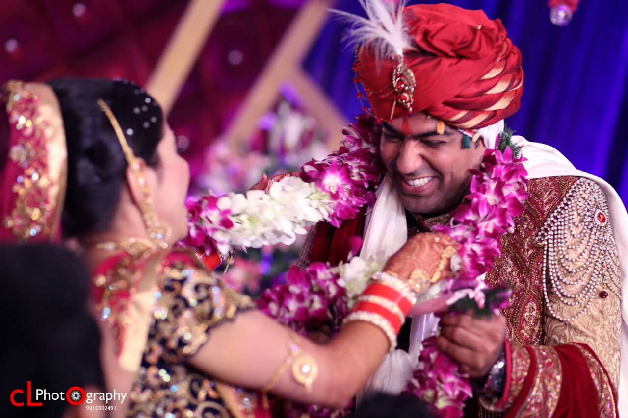 Garland tradition by CL Media Solutions Wedding-photography | Weddings Photos & Ideas