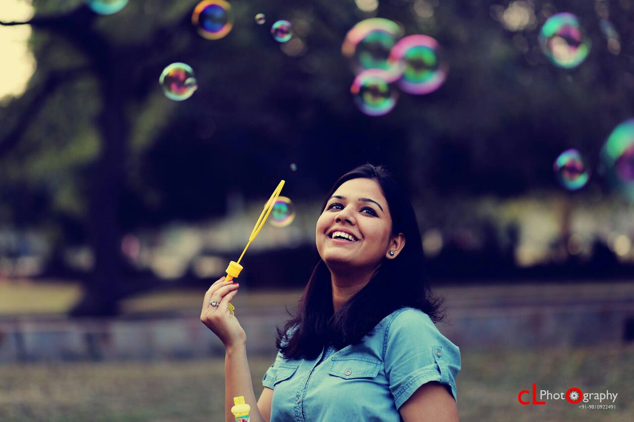 Fun Pre-Wedding Shoot With Air Bubbles by CL Photography Wedding-photography | Weddings Photos & Ideas