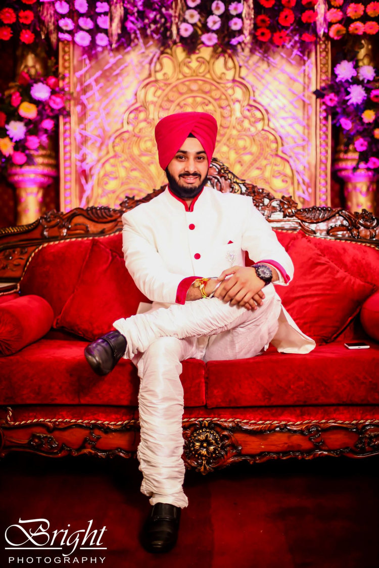 Groom Wearing White Kurta With Red Detailing by Gitesh Dhawan Wedding-photography | Weddings Photos & Ideas