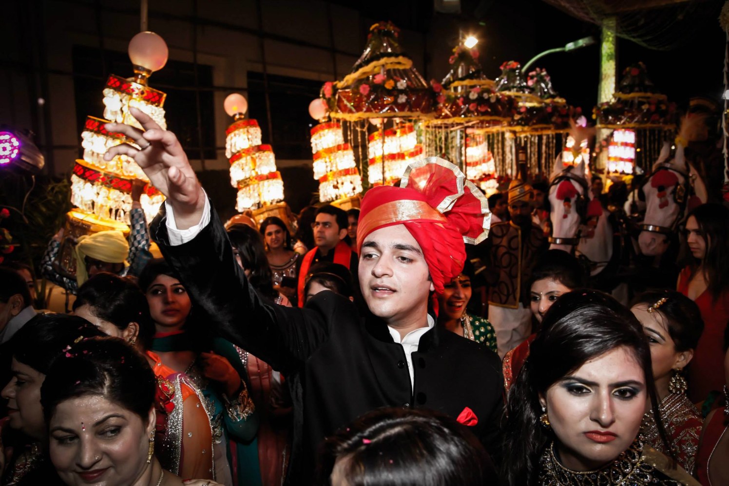A guiding guest!! by Gitesh Dhawan Wedding-photography | Weddings Photos & Ideas