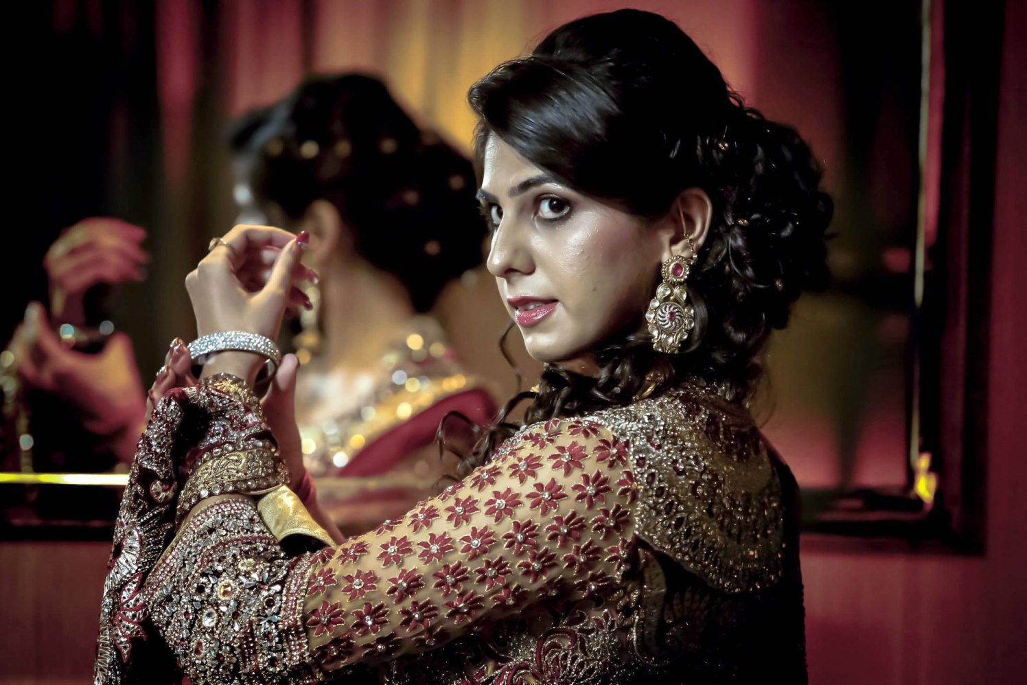 Bridal Gold Accessories And Makeup by Gitesh Dhawan Wedding-photography Bridal-jewellery-and-accessories Bridal-makeup | Weddings Photos & Ideas