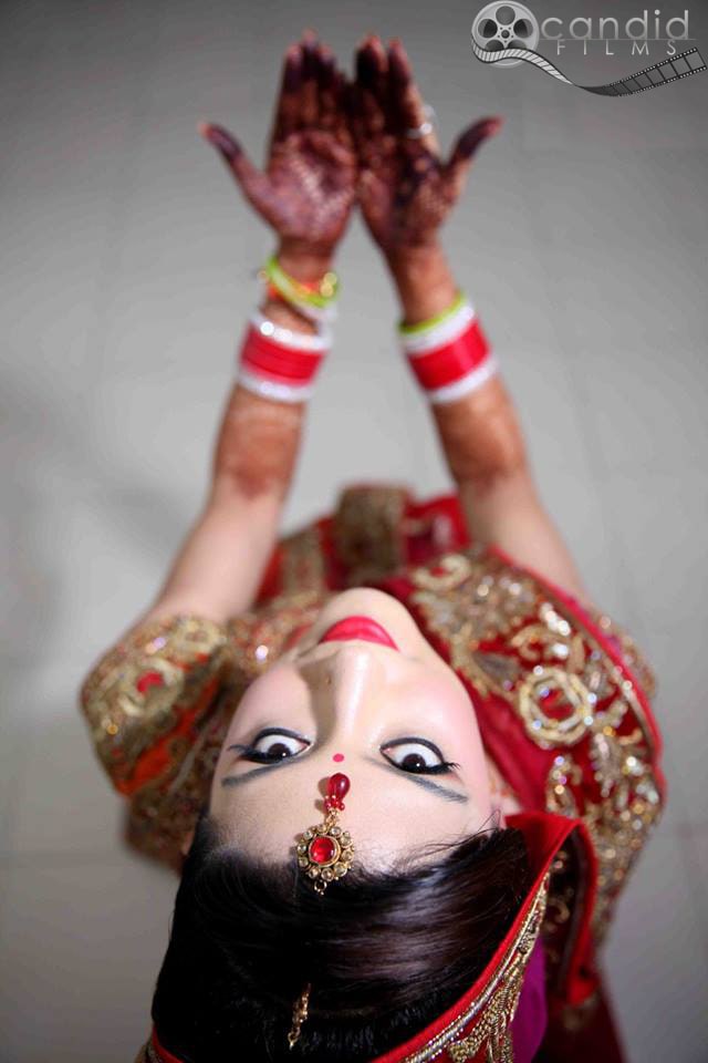 Bridal pose by Candid Films Wedding-photography Bridal-jewellery-and-accessories | Weddings Photos & Ideas