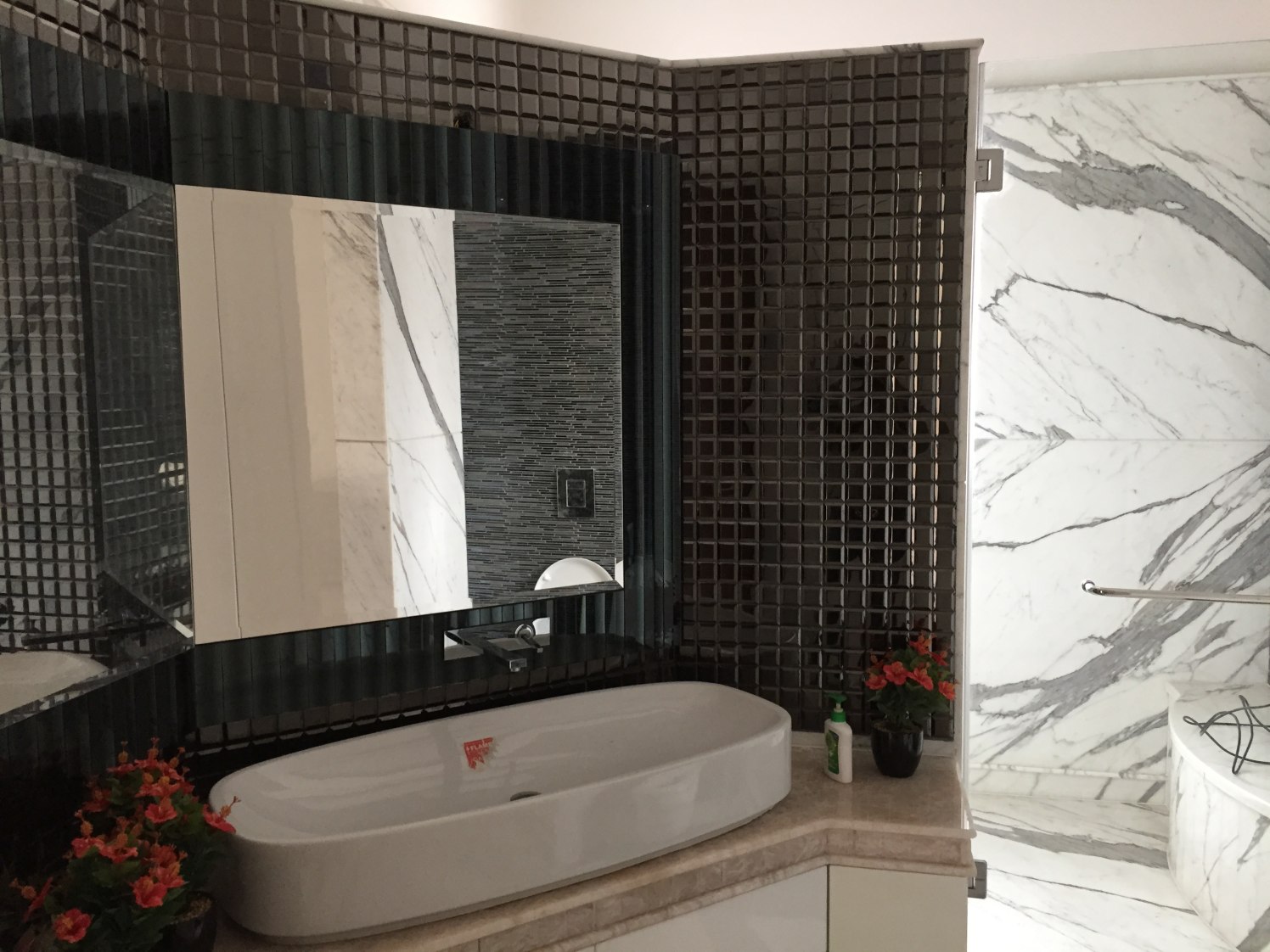 Black and white themed Bathroom With Basin With Square Wall Mirror by Tarique Anwar Bathroom Contemporary | Interior Design Photos & Ideas