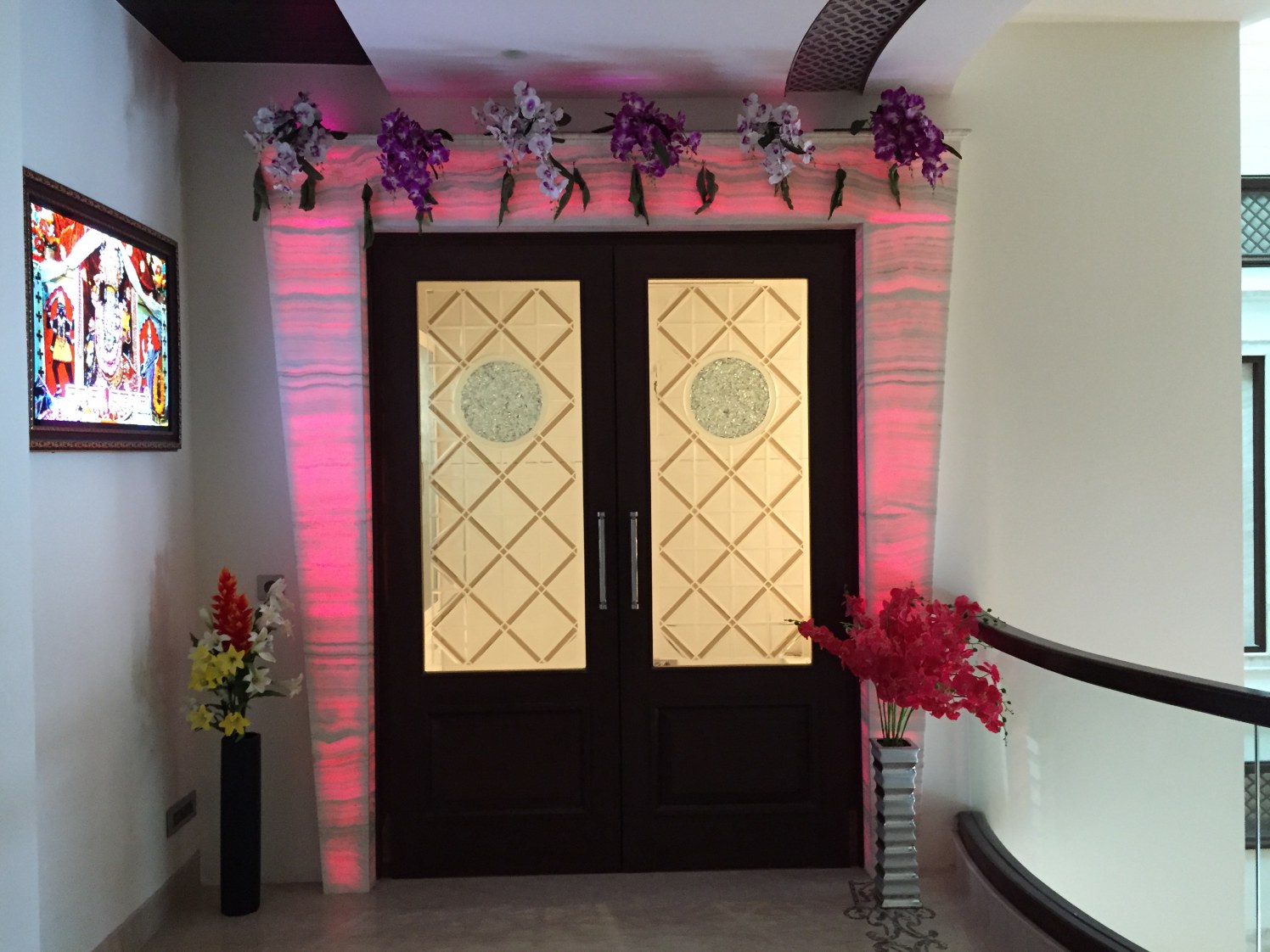 Hallway With Floral Entrance Decor by Tarique Anwar Indoor-spaces Contemporary | Interior Design Photos & Ideas