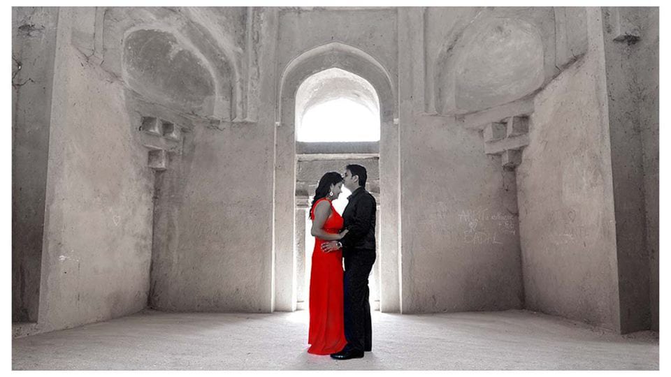 Kiss the angel by DEV RAJ FILMS & PHOTOGRAPHY Wedding-photography | Weddings Photos & Ideas