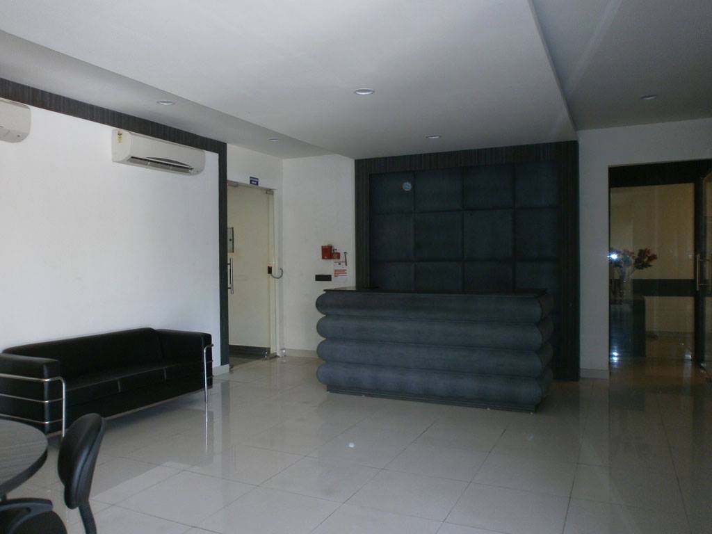 Office Reception Area by Spaces Talk Architecture Modern | Interior Design Photos & Ideas