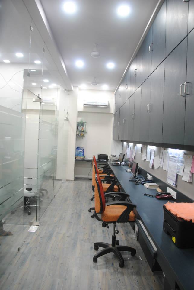 Office Space With Glass Partition by Krupa Bhansali Sanghavi Contemporary | Interior Design Photos & Ideas