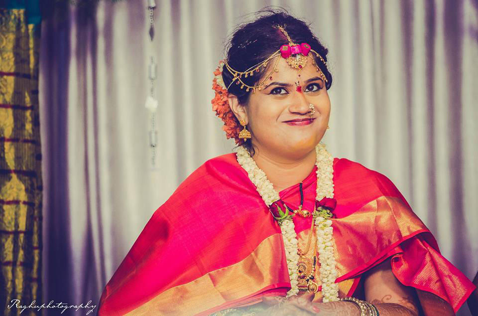 Bride Wearing Gold Jewellery by Raghu Raj Bridal-makeup Bridal-jewellery-and-accessories | Weddings Photos & Ideas