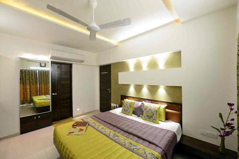 Deluxe Room by DesignInterio Contemporary | Interior Design Photos & Ideas