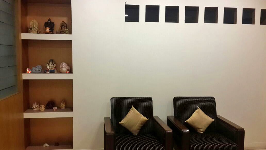 Living Room Contemporary Decor by Madhumathi. J. Dharwar Living-room Contemporary | Interior Design Photos & Ideas
