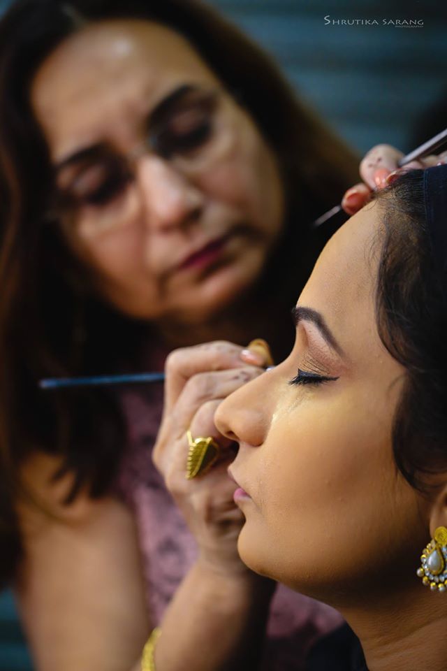 Priming her up! by Shrutika Sarang Photography Wedding-photography | Weddings Photos & Ideas