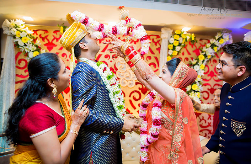 A playful vows! by Parnadeep Mukherjee Photography Wedding-photography | Weddings Photos & Ideas