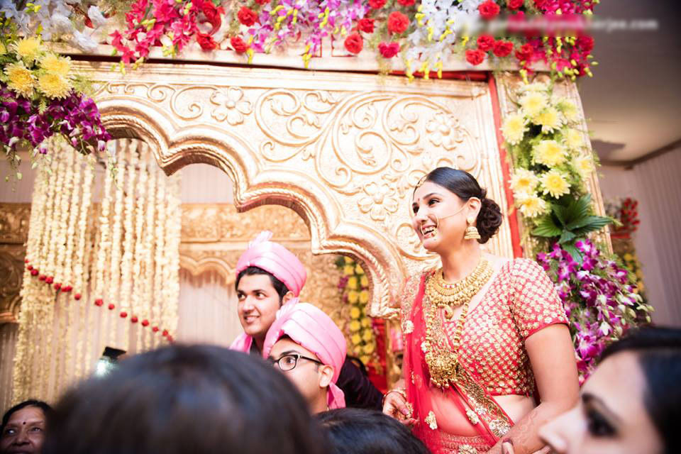 Happy bride! by Parnadeep Mukherjee Photography Wedding-photography | Weddings Photos & Ideas
