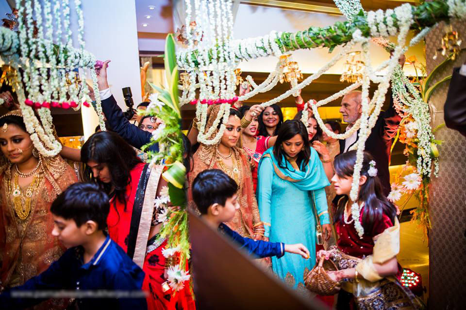 Under the floret bed! by Parnadeep Mukherjee Photography Wedding-photography | Weddings Photos & Ideas