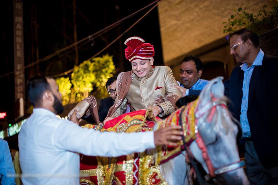 All set for the wedding customs! by Parnadeep Mukherjee Photography Wedding-photography | Weddings Photos & Ideas