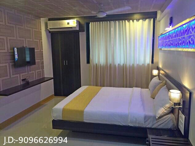 White and Gold Bedroom by Amazing Home Bedroom Modern | Interior Design Photos & Ideas
